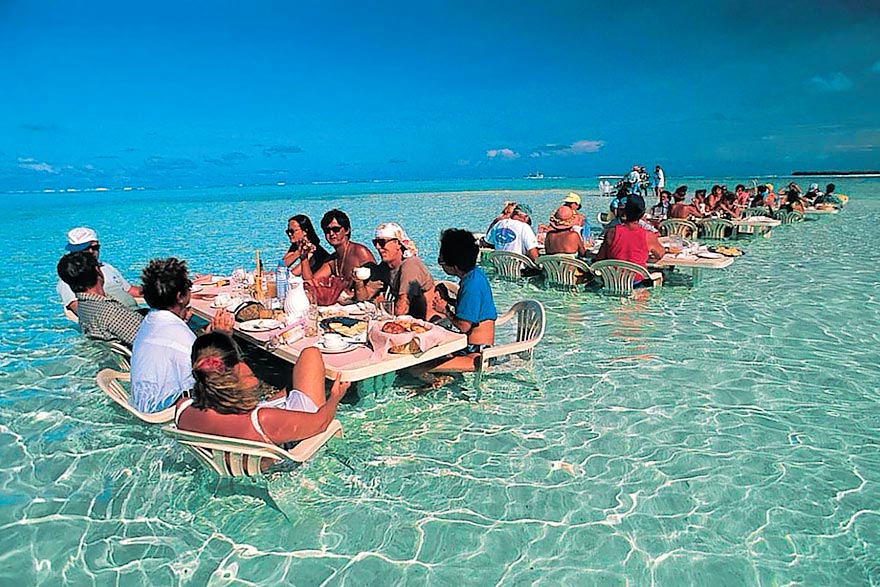  11) Restaurant inedit din Bora Bora